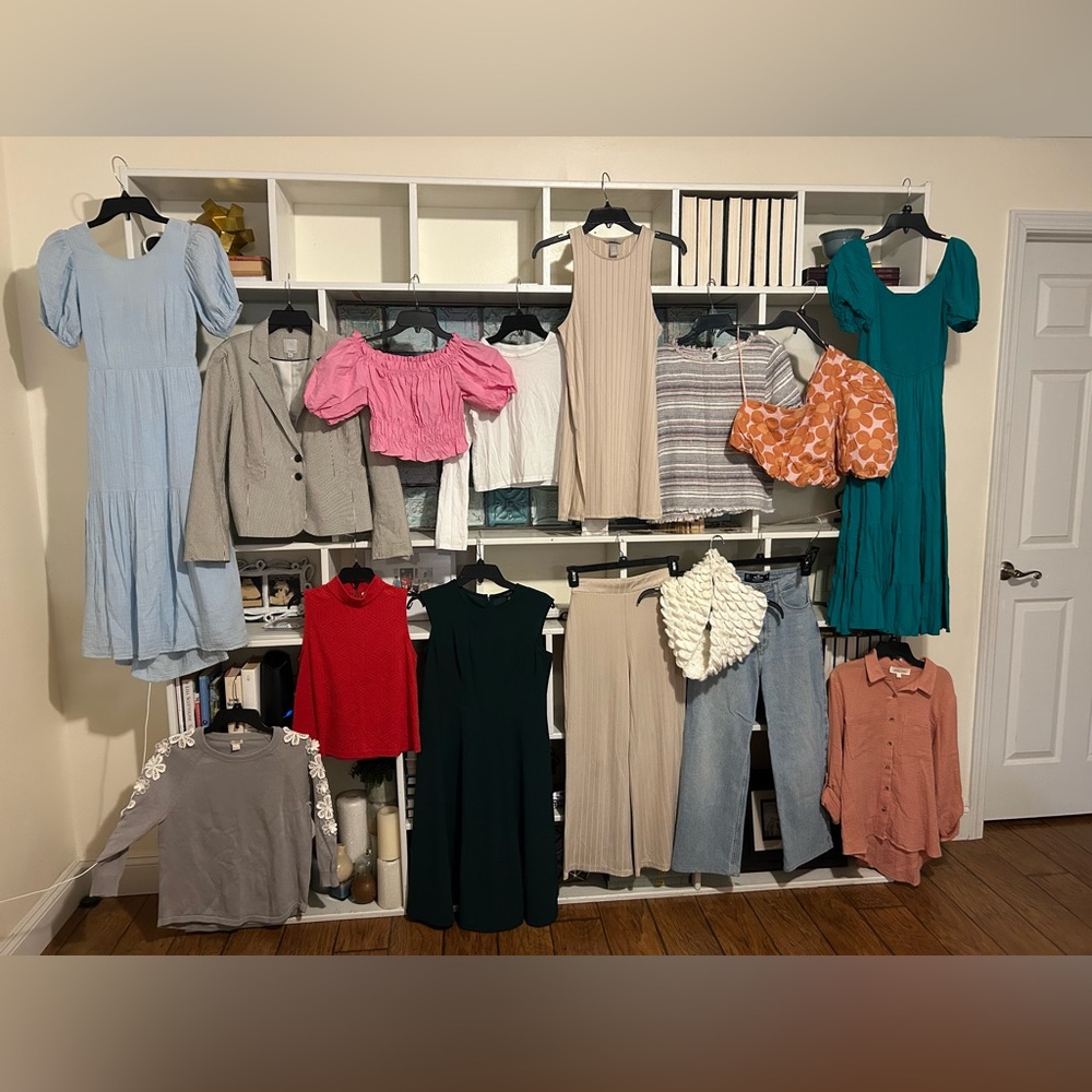 HUGE CLOTHING BUNDLE Lot #4